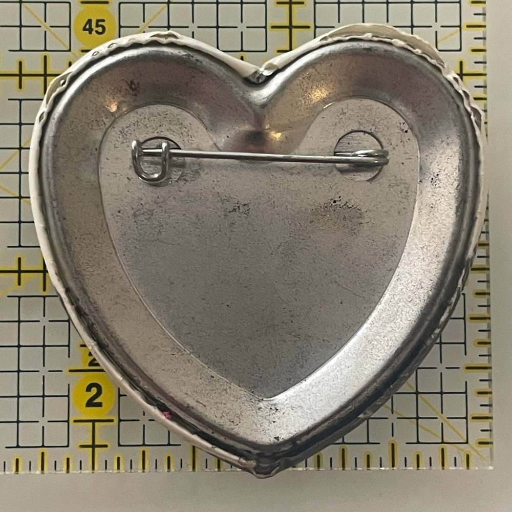 Vintage Beatles heart button - Picture 2 of 4